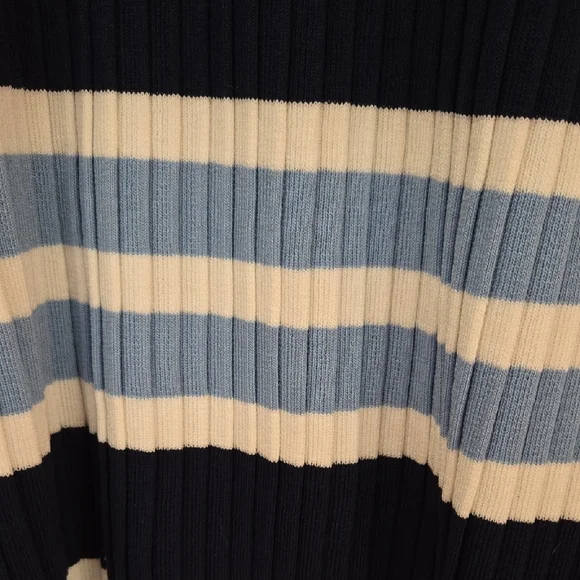 NWT T Tahari Ribbed-Knit Pencil Skirt - Size L - Navy, Blue and White - Picture 2 of 5